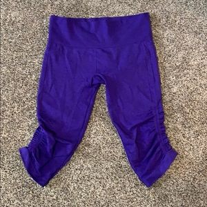 Purple Lulu In the Flow cropped pants 💜